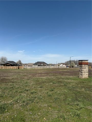 1303 E Cheri Whitlock Drive, Siloam Springs, AR 72761