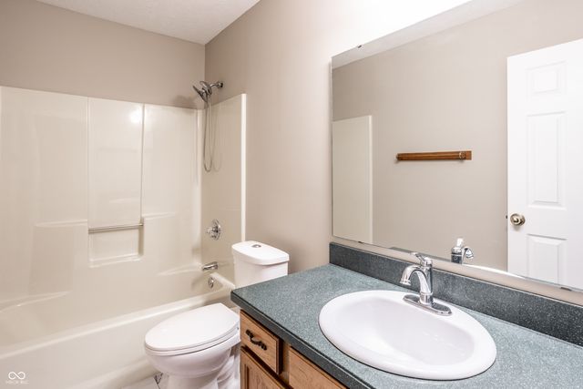 5204 Whipple Wood Court, Indianapolis, IN 46226