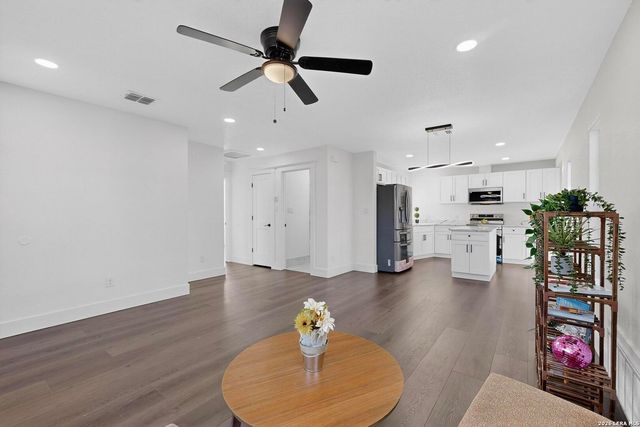 202 Dawnview, San Antonio, TX 78213