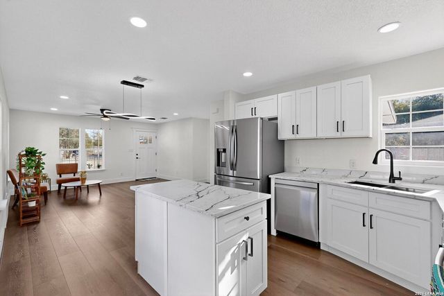 202 Dawnview, San Antonio, TX 78213