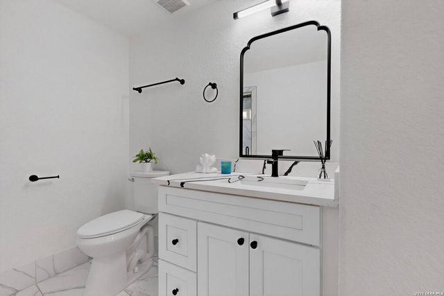 202 Dawnview, San Antonio, TX 78213