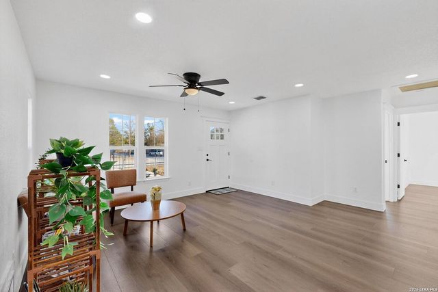 202 Dawnview, San Antonio, TX 78213