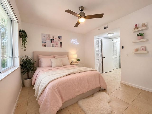 440 S Park 109, Hollywood, FL 33021