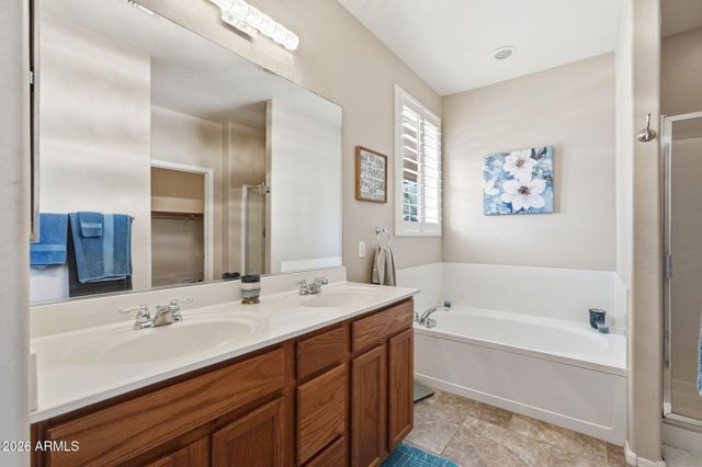 1360 E SUGEY Court, San Tan Valley, AZ 85143