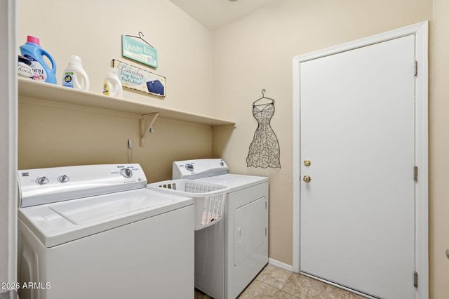 1360 E SUGEY Court, San Tan Valley, AZ 85143