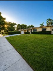 539 Sabal Palm Dr, Lake Park, FL 33403