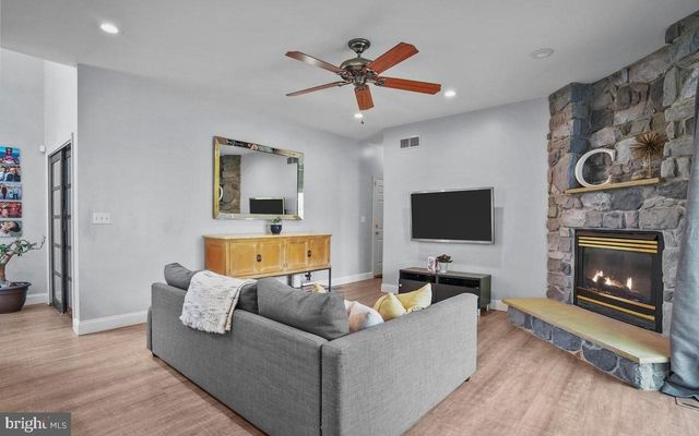 503 RIDGERUN LN, Philadelphia, PA 19111