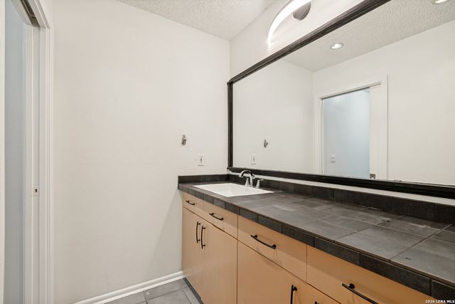 102 Vassar Ln Apt 17, San Antonio, TX 78212