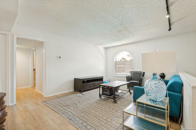 102 Vassar Ln Apt 17, San Antonio, TX 78212