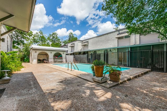 102 Vassar Ln Apt 17, San Antonio, TX 78212
