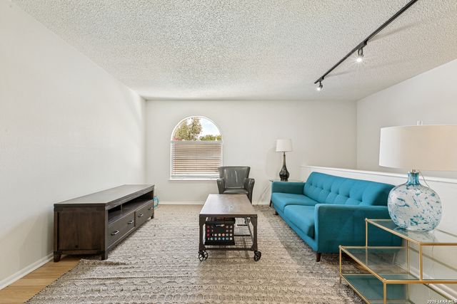 102 Vassar Ln Apt 17, San Antonio, TX 78212
