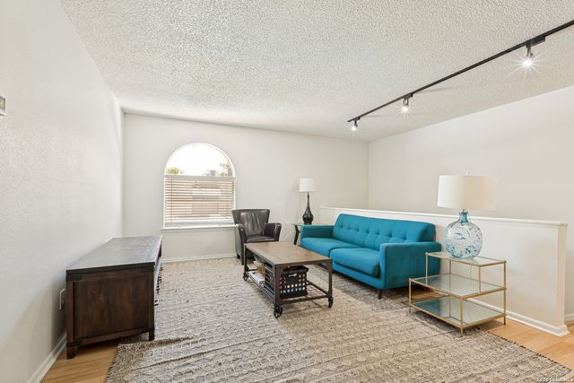 102 Vassar Ln Apt 17, San Antonio, TX 78212