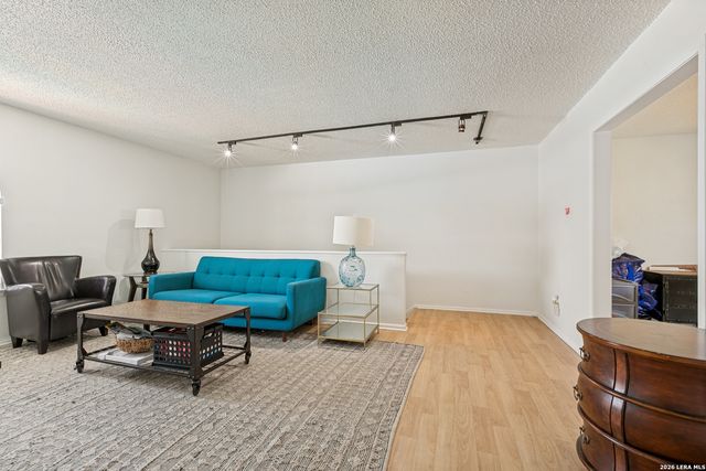 102 Vassar Ln Apt 17, San Antonio, TX 78212