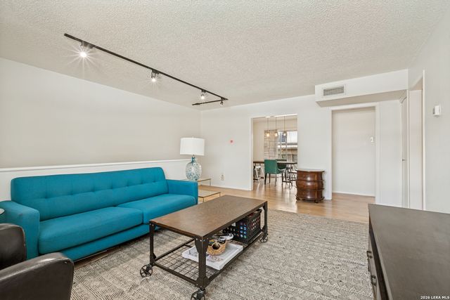 102 Vassar Ln Apt 17, San Antonio, TX 78212