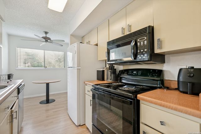 102 Vassar Ln Apt 17, San Antonio, TX 78212