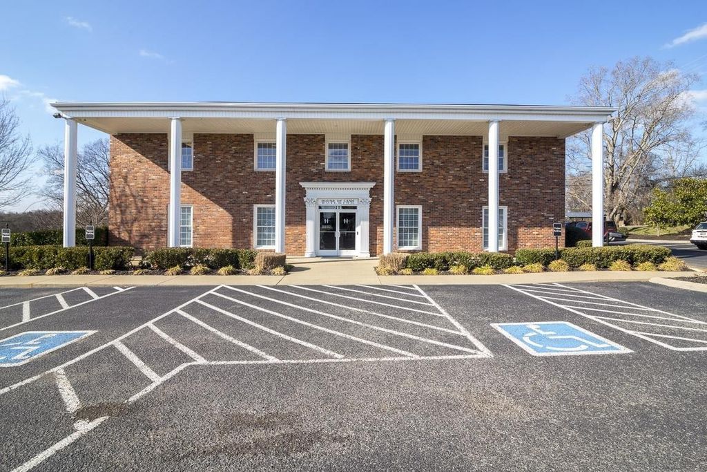 700 E Main St, E, Hendersonville, TN 37075