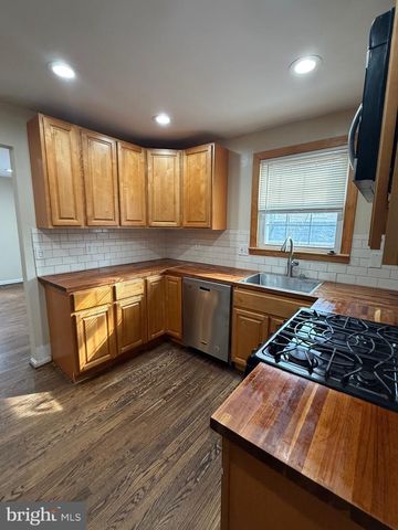 2421 RAMBLEWOOD DR, District Heights, MD 20747