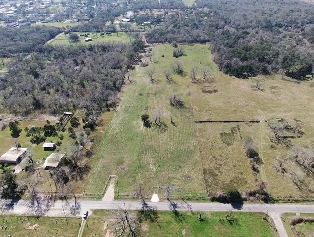 320 W Pleasant Street, Brazoria, TX 77422