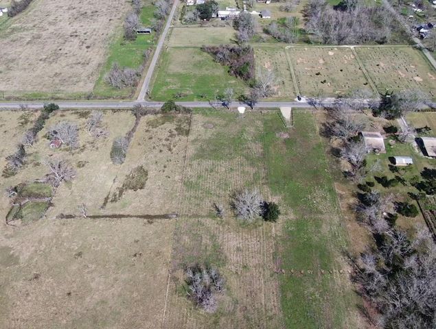 320 W Pleasant Street, Brazoria, TX 77422