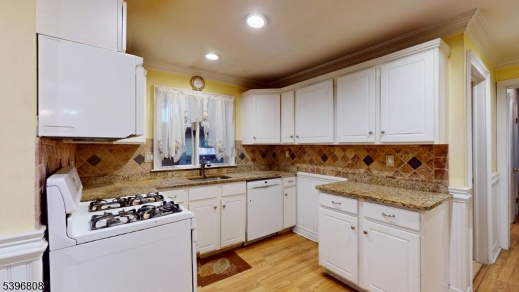 224 Roth Ave, Franklin Lakes Boro, NJ 07417 — photo 2
