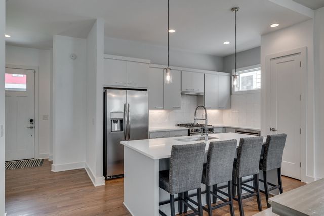 908 Southside Pl, Nashville, TN 37203