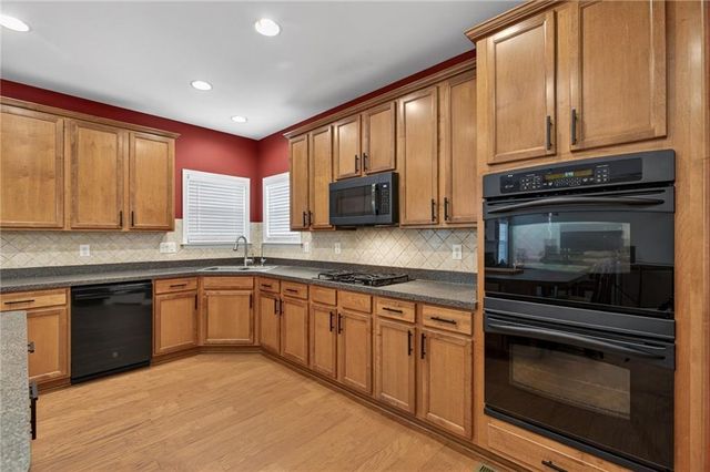 512 Blue Mountain Rise, Canton, GA 30114