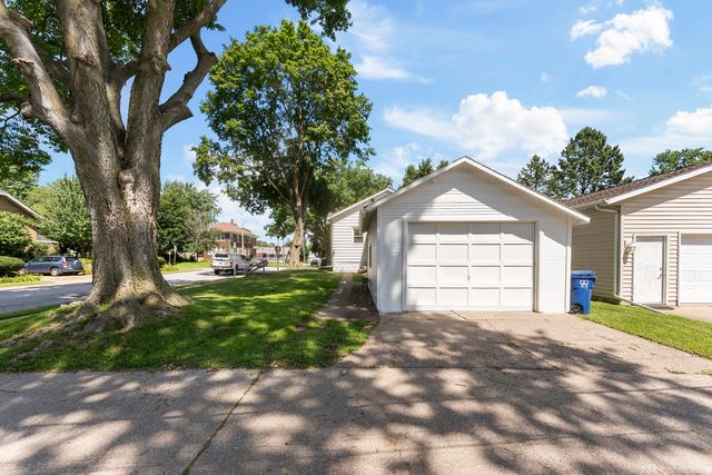 1201 E Central Park Avenue, Davenport, IA 50803