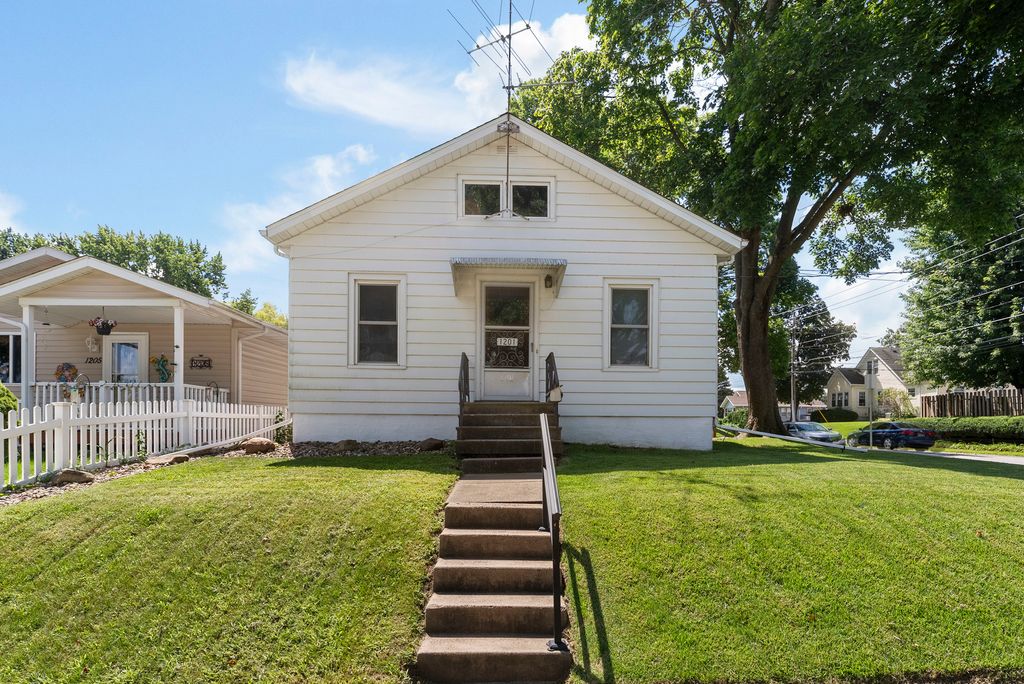 1201 E Central Park Avenue, Davenport, IA 50803