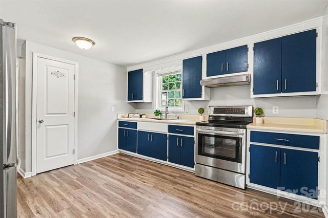 310 Main Avenue E, Hildebran, NC 28637