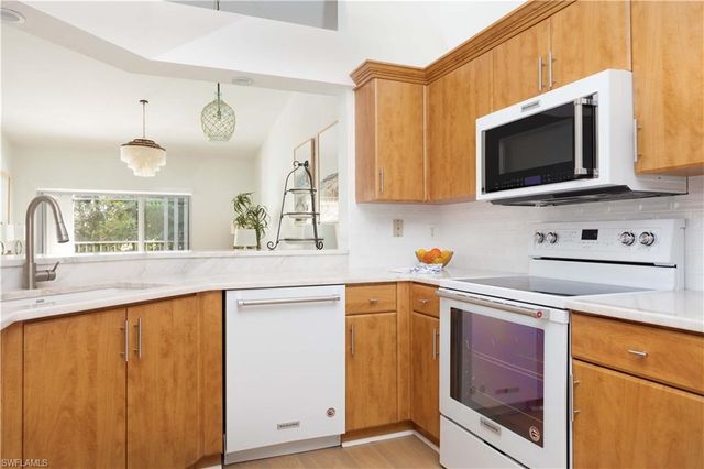 841 Tanbark DR 202, Naples, FL 34108
