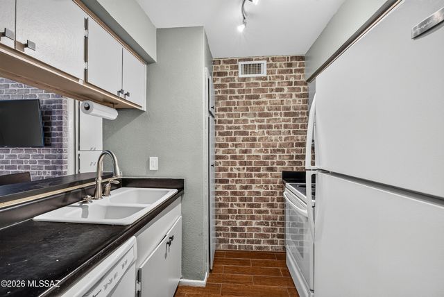 1600 N Wilmot Rd Unit 131, Tucson, AZ 85712