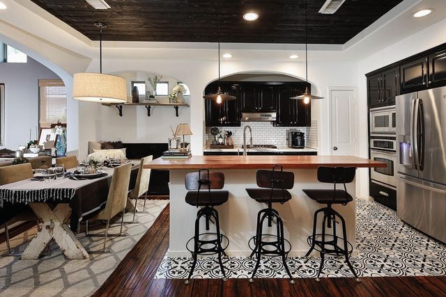 63 Douvaine, The Woodlands, TX 77382