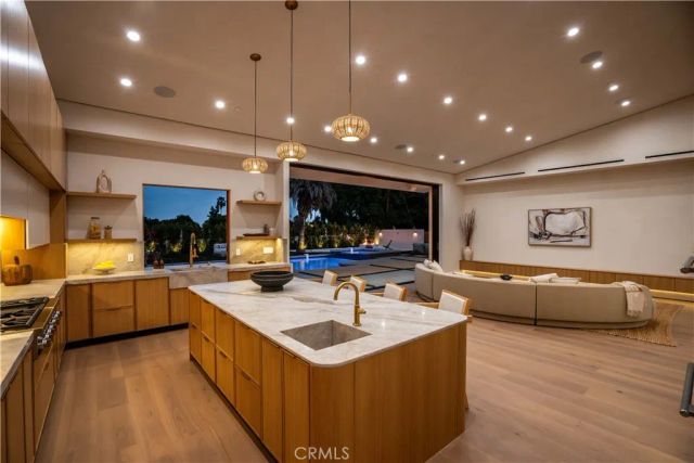 5636 Rawlings Avenue, Woodland Hills, CA 91367
