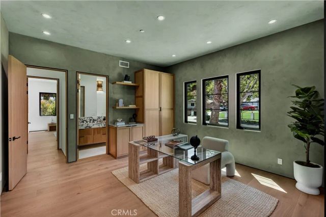 5636 Rawlings Avenue, Woodland Hills, CA 91367