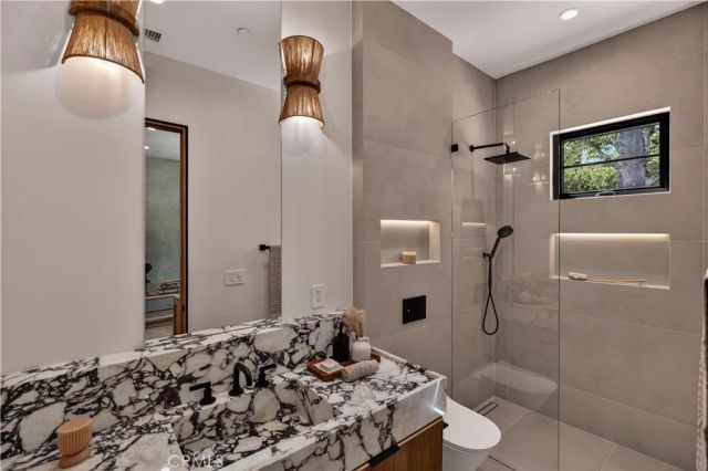 5636 Rawlings Avenue, Woodland Hills, CA 91367