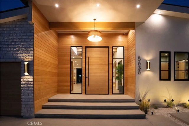 5636 Rawlings Avenue, Woodland Hills, CA 91367