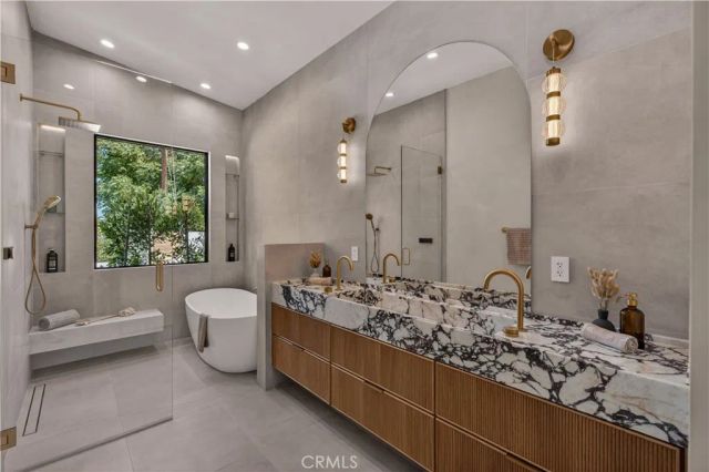 5636 Rawlings Avenue, Woodland Hills, CA 91367