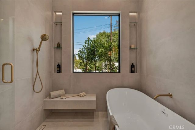 5636 Rawlings Avenue, Woodland Hills, CA 91367