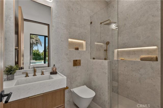 5636 Rawlings Avenue, Woodland Hills, CA 91367