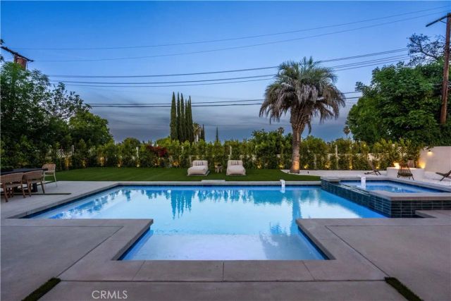 5636 Rawlings Avenue, Woodland Hills, CA 91367