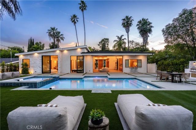 5636 Rawlings Avenue, Woodland Hills, CA 91367