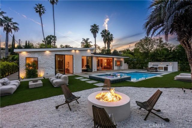 5636 Rawlings Avenue, Woodland Hills, CA 91367