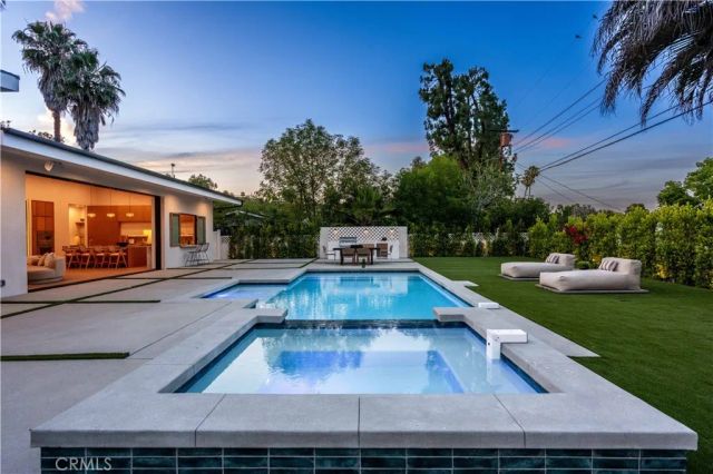 5636 Rawlings Avenue, Woodland Hills, CA 91367