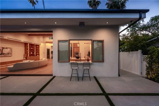 5636 Rawlings Avenue, Woodland Hills, CA 91367