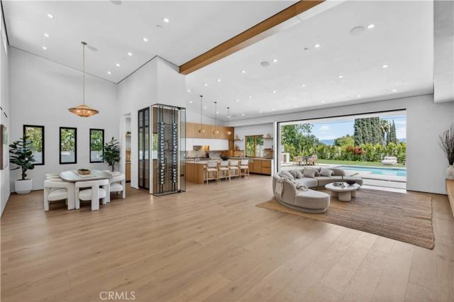 5636 Rawlings Avenue, Woodland Hills, CA 91367