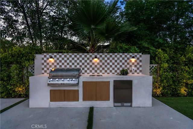 5636 Rawlings Avenue, Woodland Hills, CA 91367