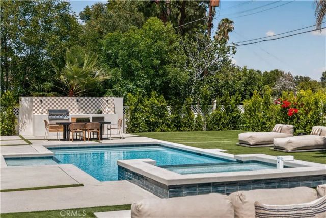 5636 Rawlings Avenue, Woodland Hills, CA 91367