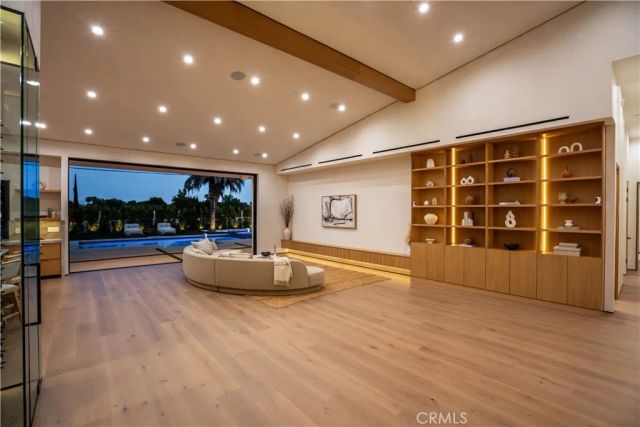 5636 Rawlings Avenue, Woodland Hills, CA 91367