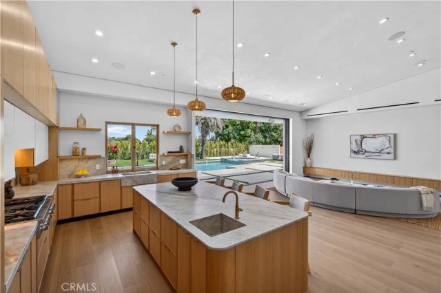 5636 Rawlings Avenue, Woodland Hills, CA 91367