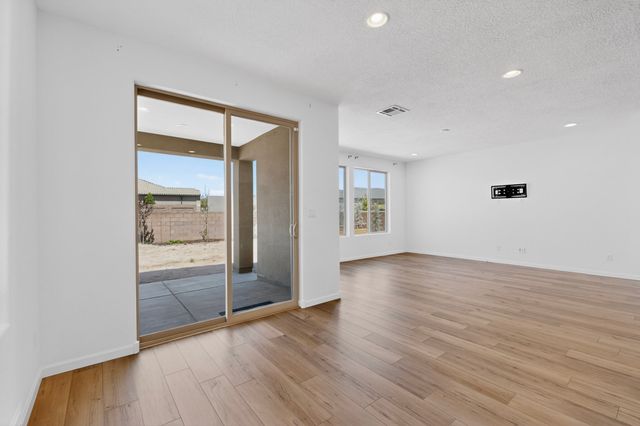 120 Mountaingem Loop, Santa Fe, NM 87508